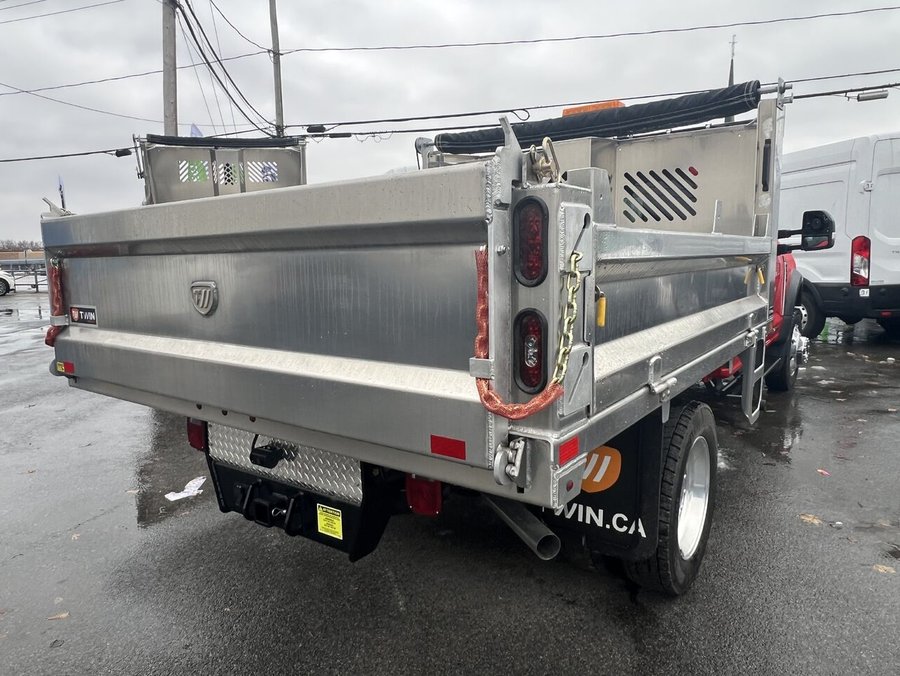 2025 Ford Super Duty F-550 DRW 2025 Red