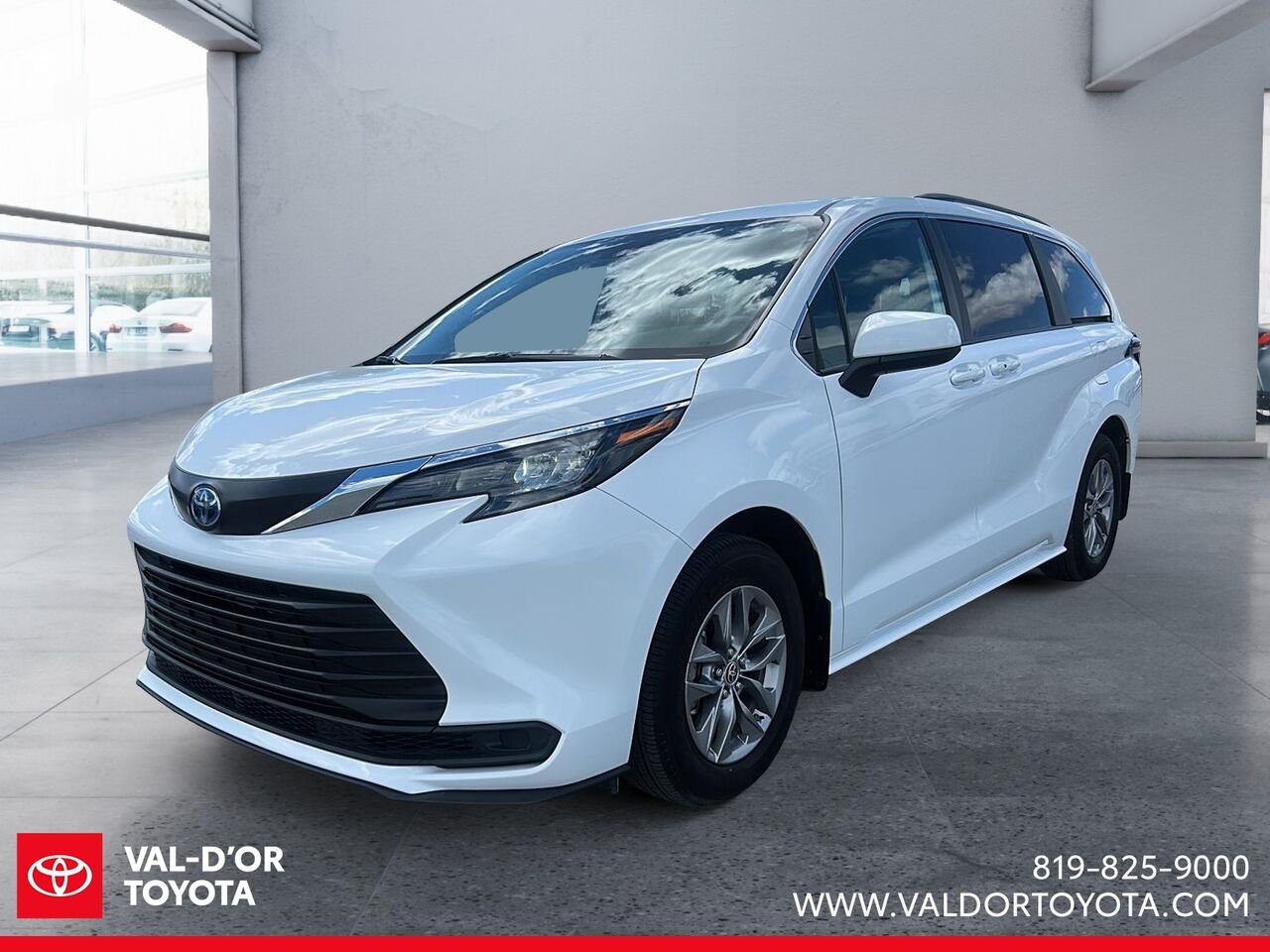 Toyota Sienna LE TA 8 places 2025 Blanc Val-d'Or - photo #0
