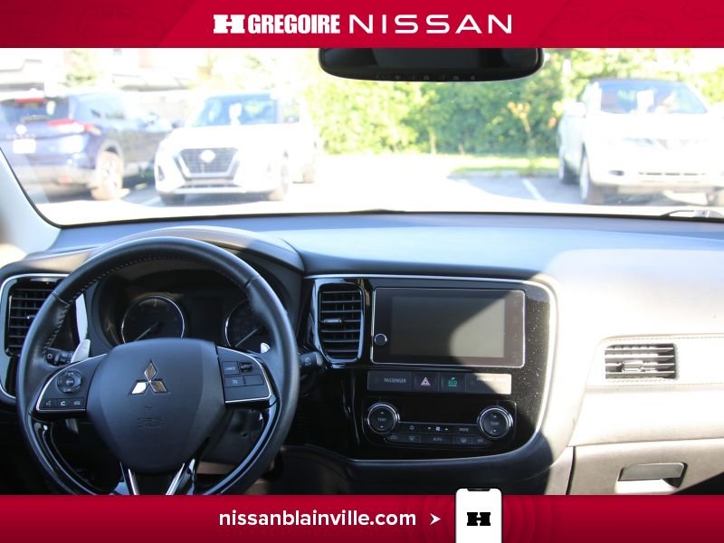 2018 Mitsubishi Outlander White Laval - photo #13