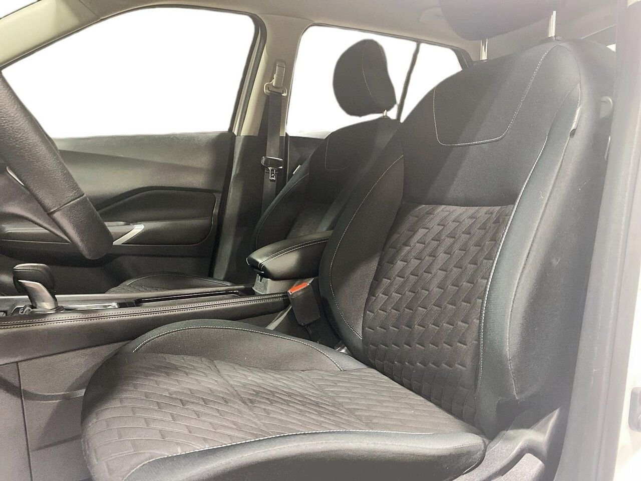 2021 Nissan Kicks VIN 3N1CP5CV4ML527676 White Baie-Comeau - photo #5