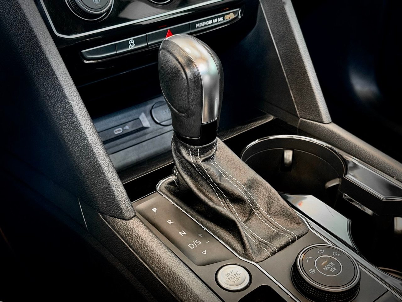 2022 Volkswagen Atlas Black Notre-Dame-des-Prairies - photo #30