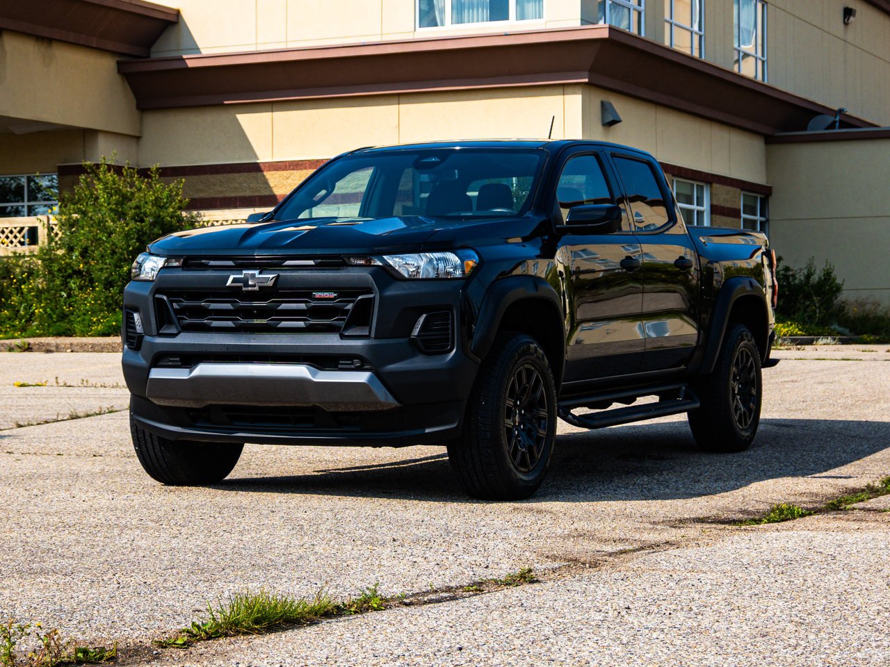 2023 Chevrolet Colorado 4WD Crew Cab Trail Boss Black Sherwood Park - photo #3