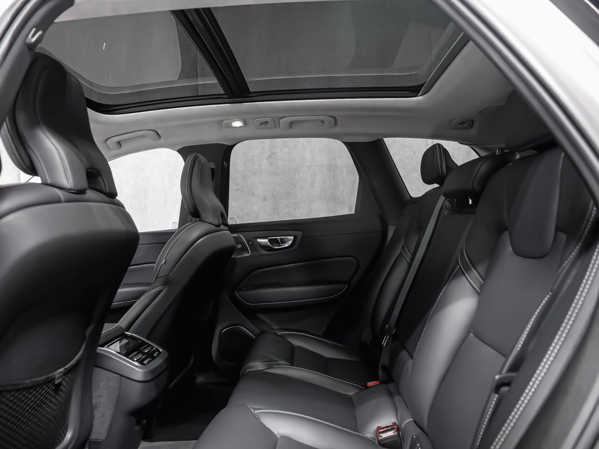 2023 Volvo XC60 Ultimate Dark Theme Purple Montreal - photo #13