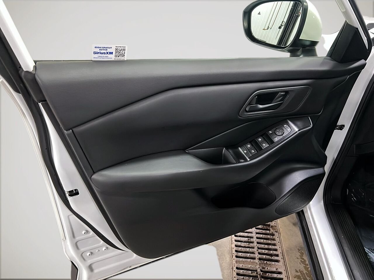 2024 Nissan Rogue S White Québec - photo #10