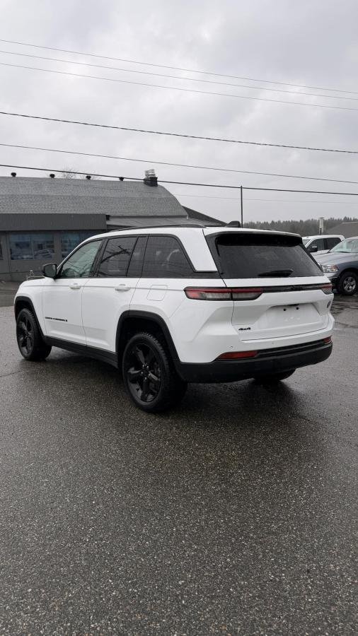 2024 Jeep Grand Cherokee White Lac Mégantic - photo #2