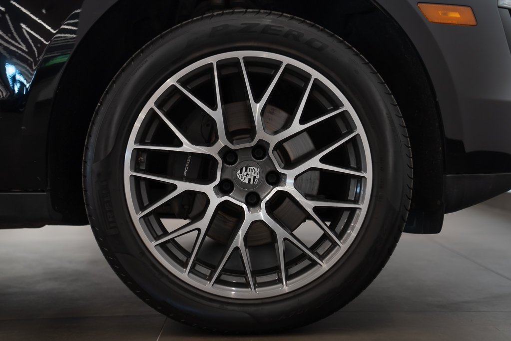 2018 Porsche Macan Sport \\ LOW KM Black Kirkland - photo #7