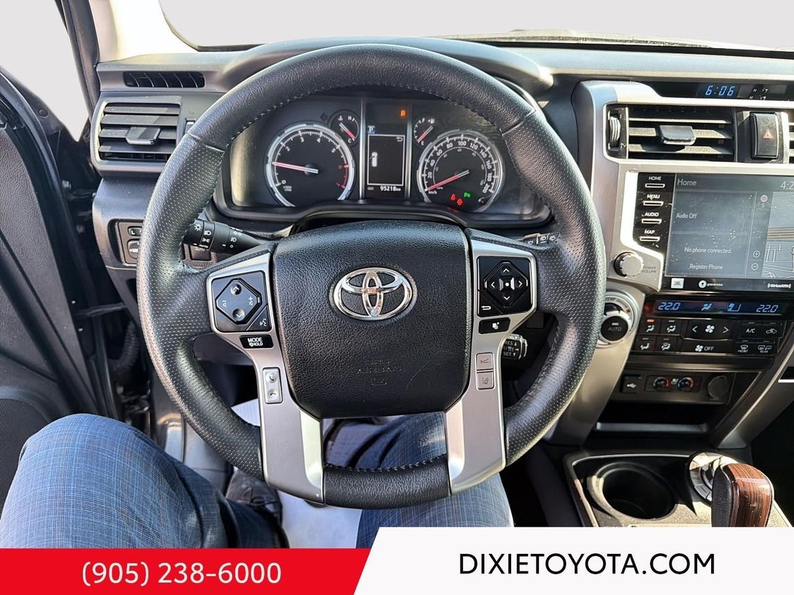 2021 Toyota 4Runner Power Sunroof, Leather Interior, Heated Seats, Alloy Wheels, Heated Steering Wheel, Running Boards, Bluetooth Midnight Black Metallic Mississauga - photo #23