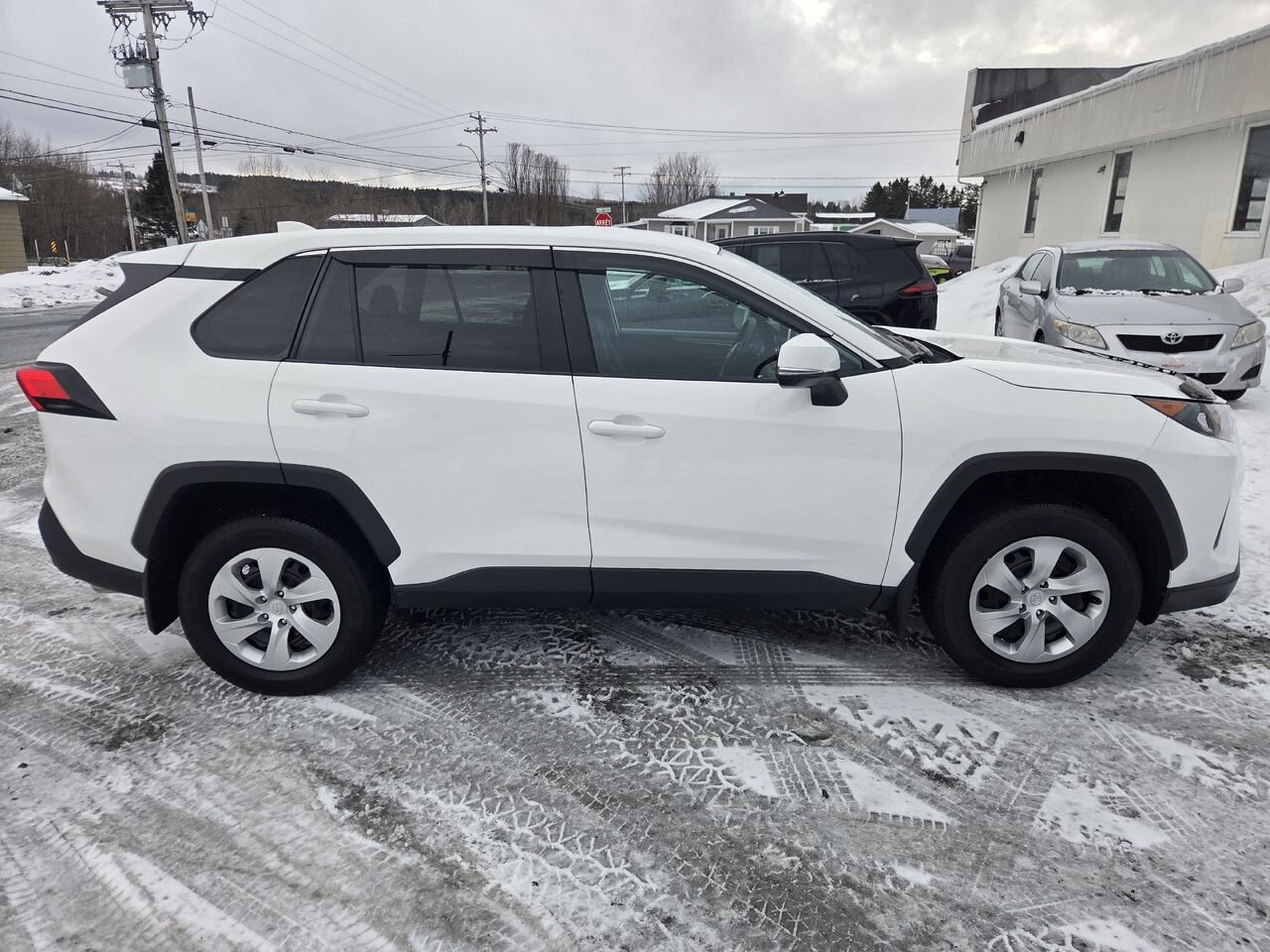 Toyota RAV4 LE TI 2023 blanc Lac-Etchemin - photo #5