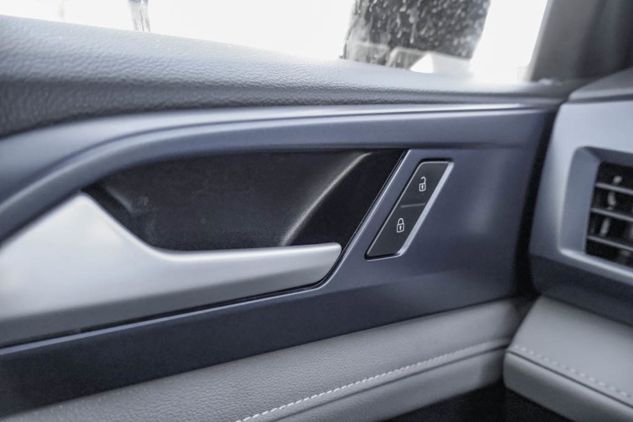 2024 Volkswagen Taos Comfortline 4MOTION Black Sherwood Park - photo #16
