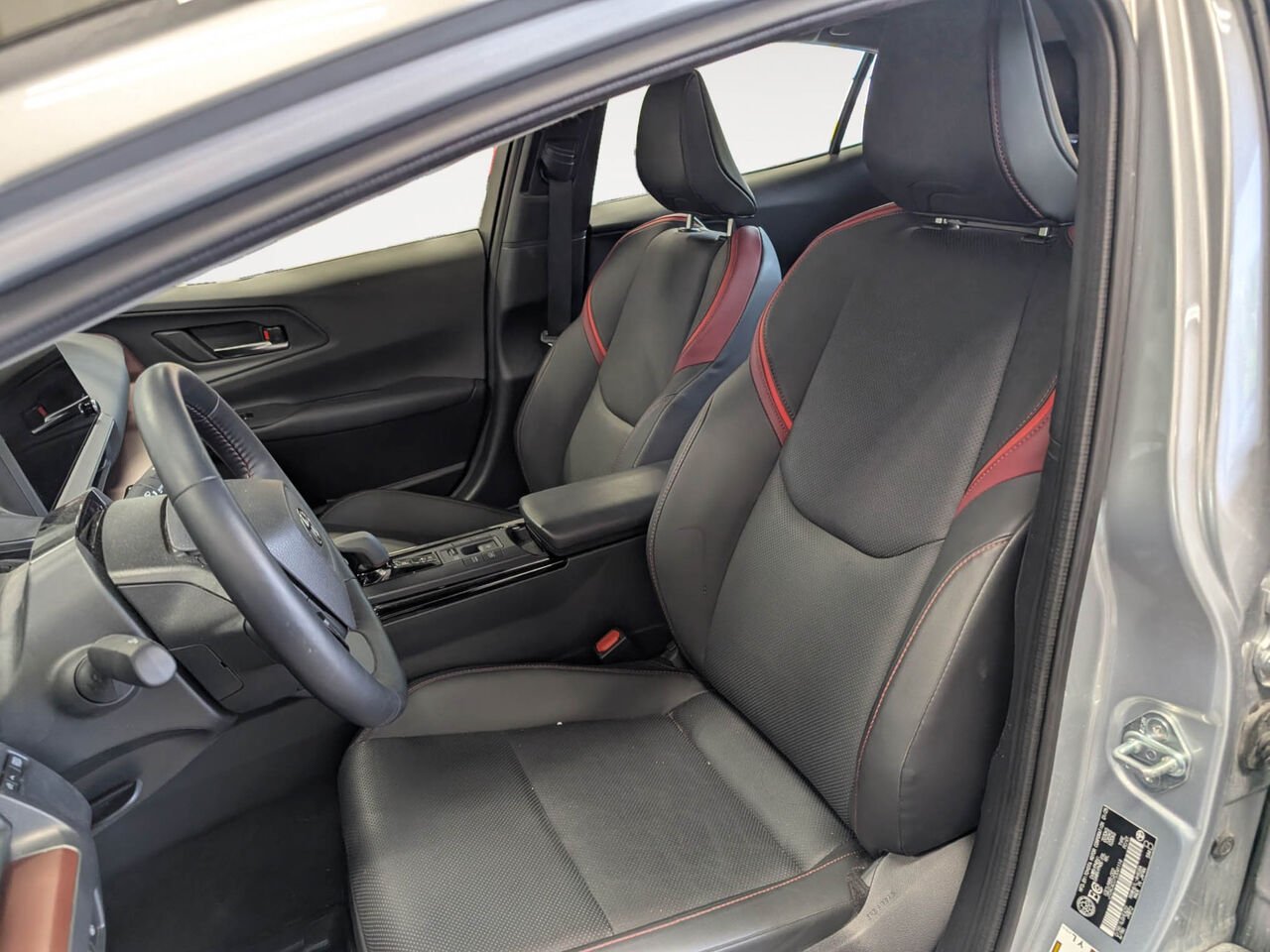 Toyota Prius Prime XSE/SIÈGES CHAUFFANTS/TOIT PANORAMIQUE FIXE/VOLANT CHAUFFANT/SIÈGES EN CUIR/AC 2025 Argent Incisif Sherbrooke - photo #6