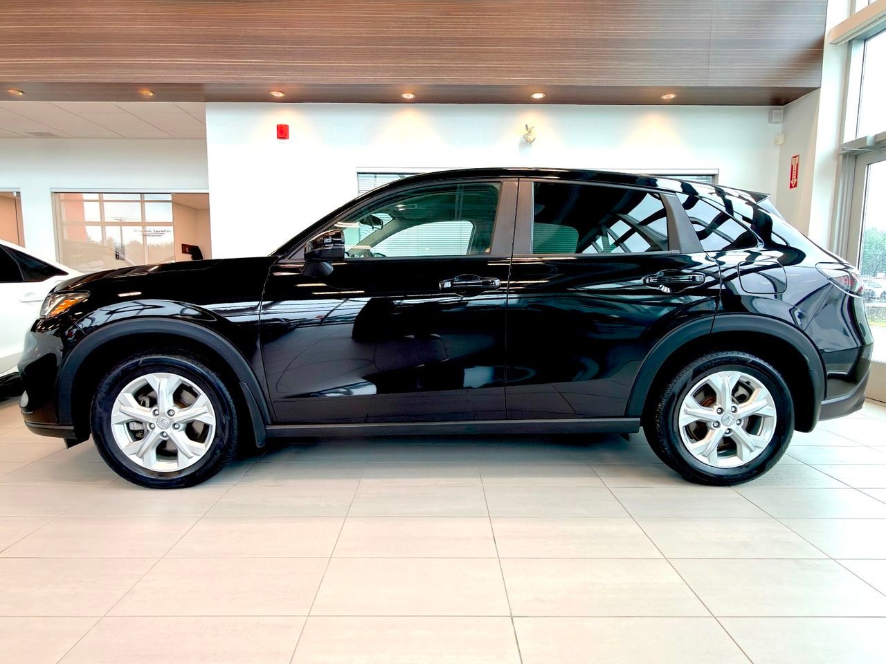 2024 Honda HR-V Black Notre-Dame-des-Prairies - photo #7