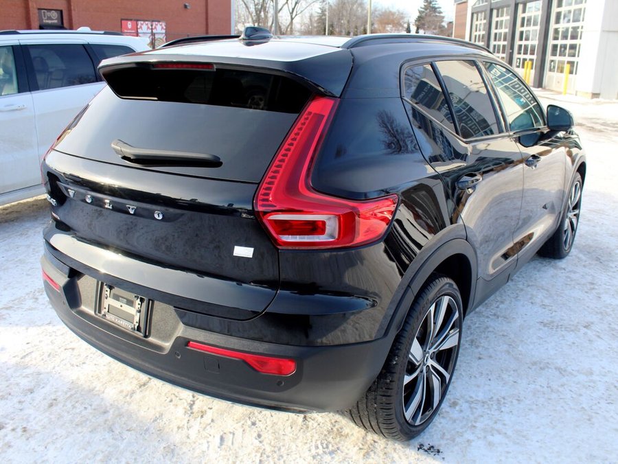 2021 Volvo XC40 2021 Black