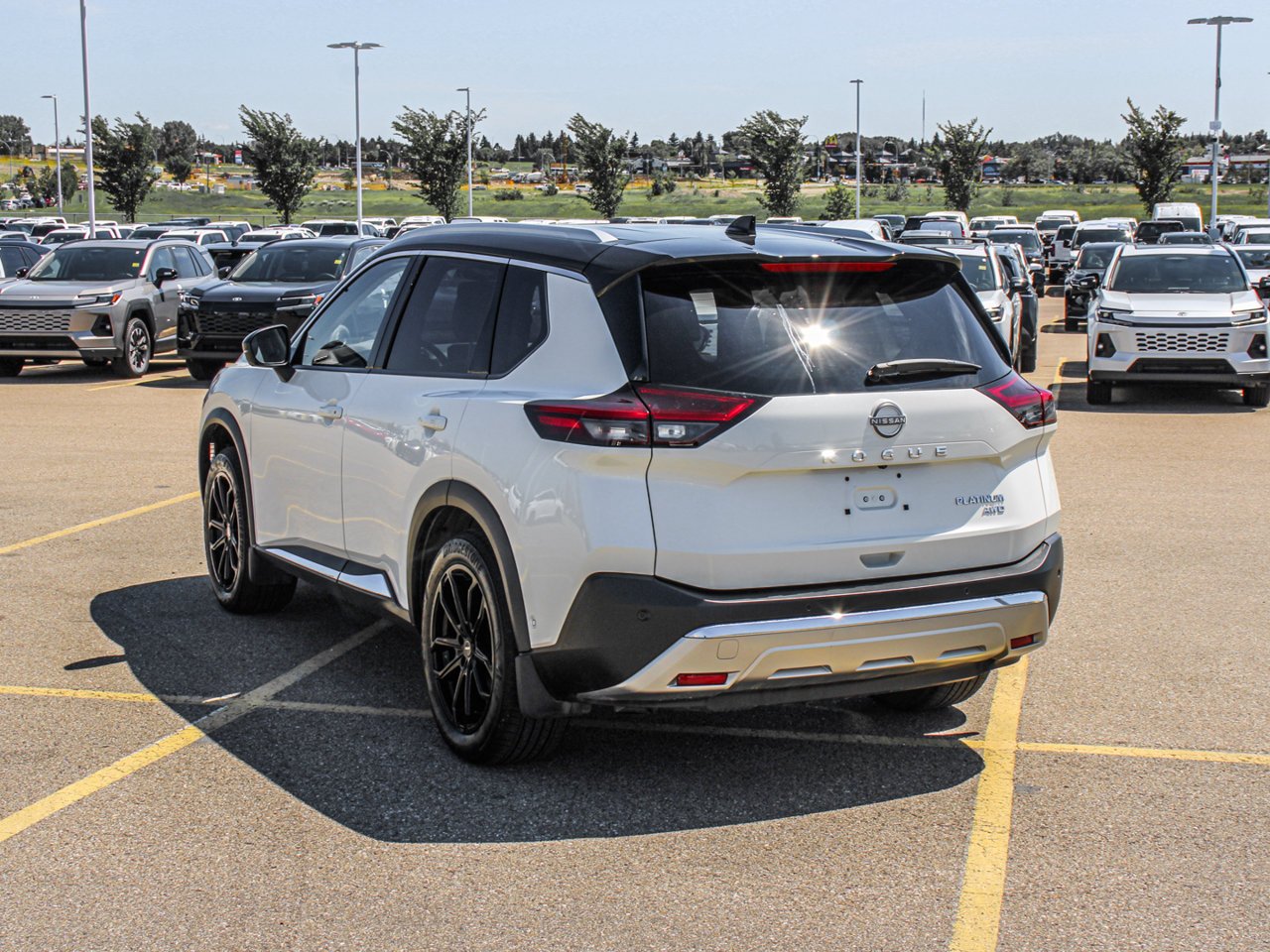 2023 Nissan Rogue AWD Platinum White Sherwood Park - photo #5