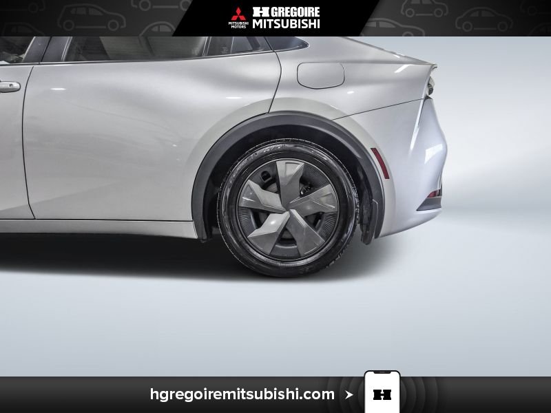 Toyota Prius 2024 Argent Blainville - photo #11
