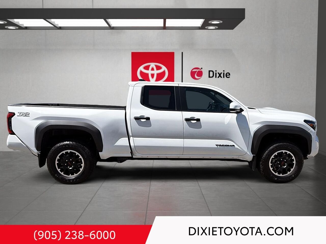 2024 Toyota Tacoma TRD OFFROAD / CLEAN CARFAX / HEATED SEATS / REAR DIFF LOCK / ALLOY WHEELS / CARPLAY AND ANDROID AUTO White Mississauga - photo #2