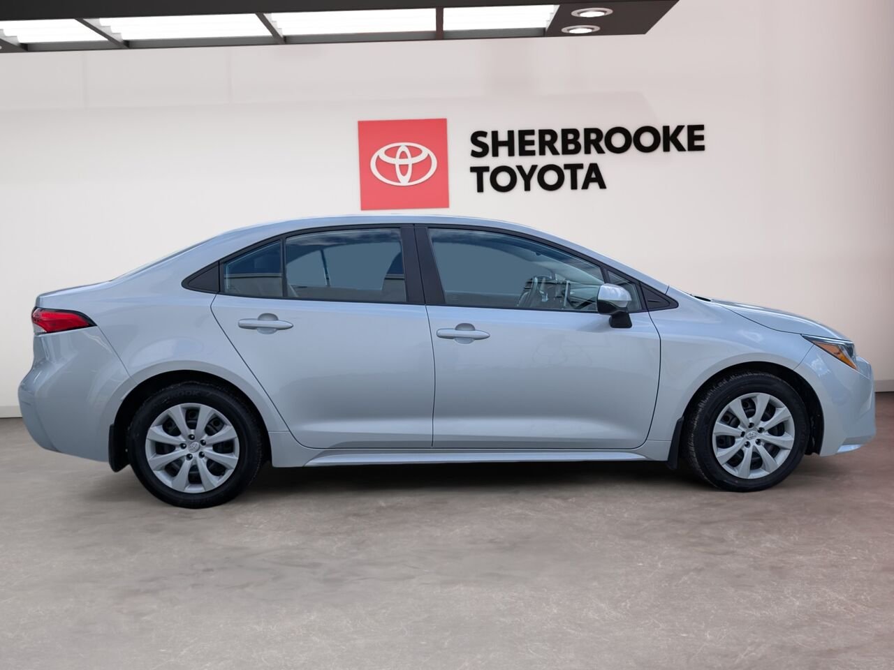 Toyota Corolla LE/SIÈGES CHAUFFANTS/CAMÉRA DE RECUL/BLUETOOTH/AC/ 2021 Argent Sherbrooke - photo #2