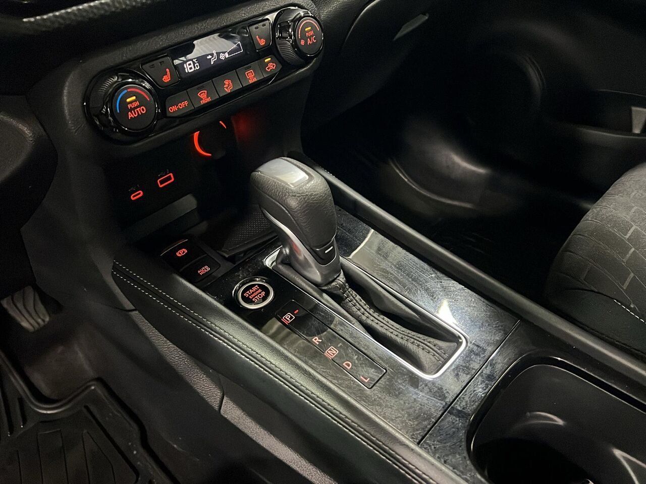Nissan Kicks SV 2024 Bleu Québec - photo #14