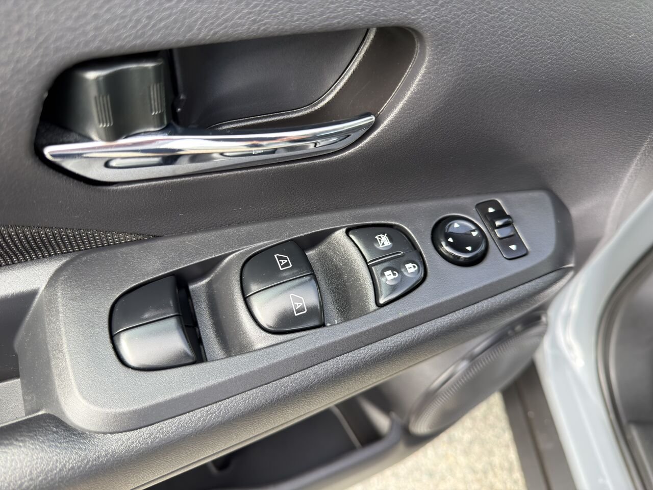 2024 Nissan Kicks Grey Thetford Mines - photo #16