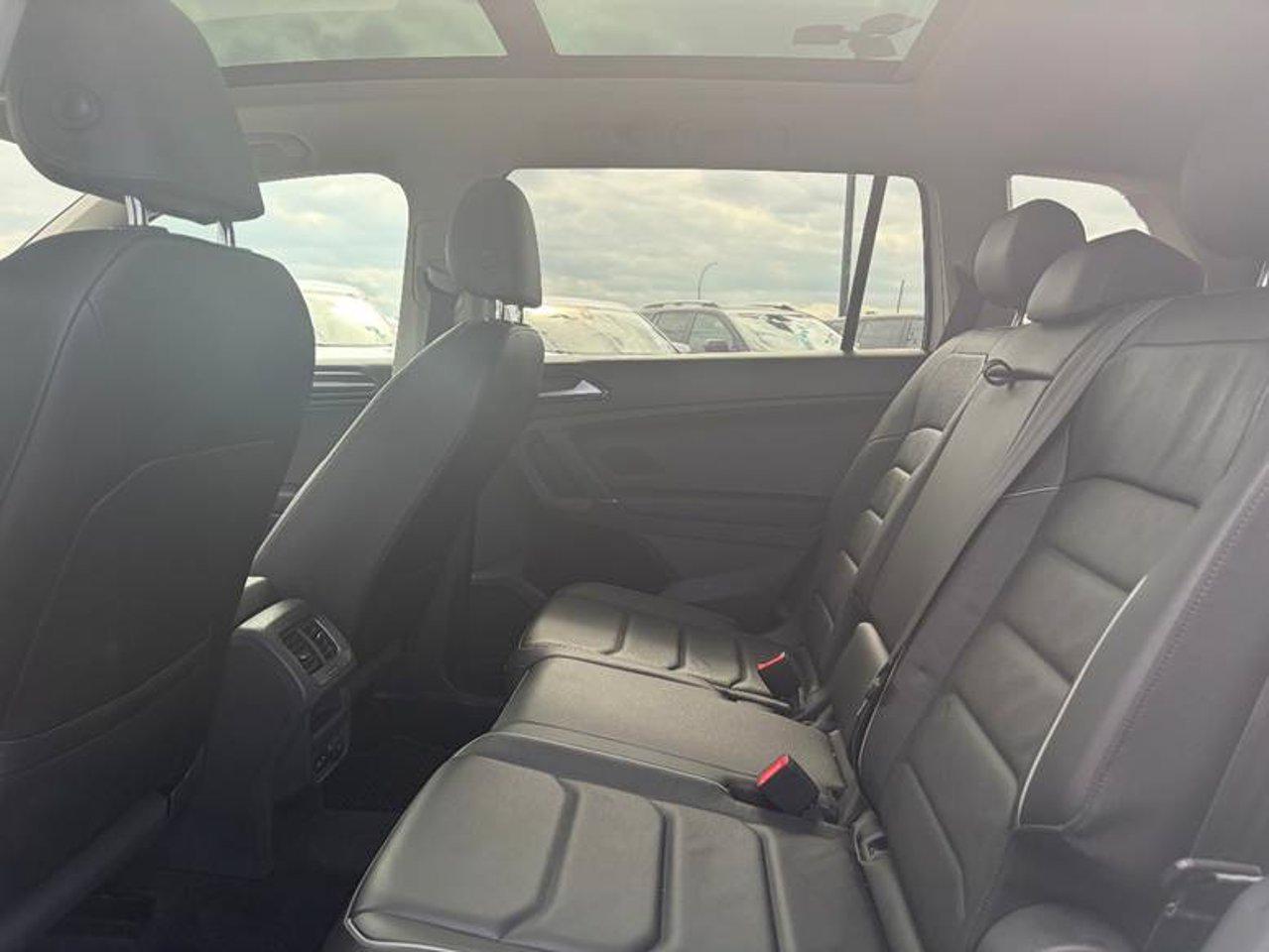 2018 Volkswagen Tiguan Highline 4MOTION White Sherwood Park - photo #6