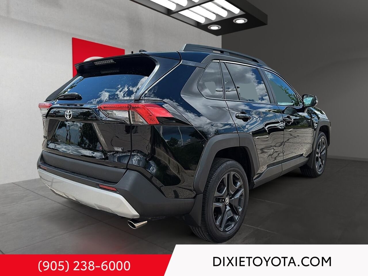2024 Toyota RAV4 TRAIL AWD / HEATED SEATS / LEATHER SURFACE / MOONROOF / ALLOY WHEELS / CARPLAY AND ANDROID AUTO Black Mississauga - photo #3