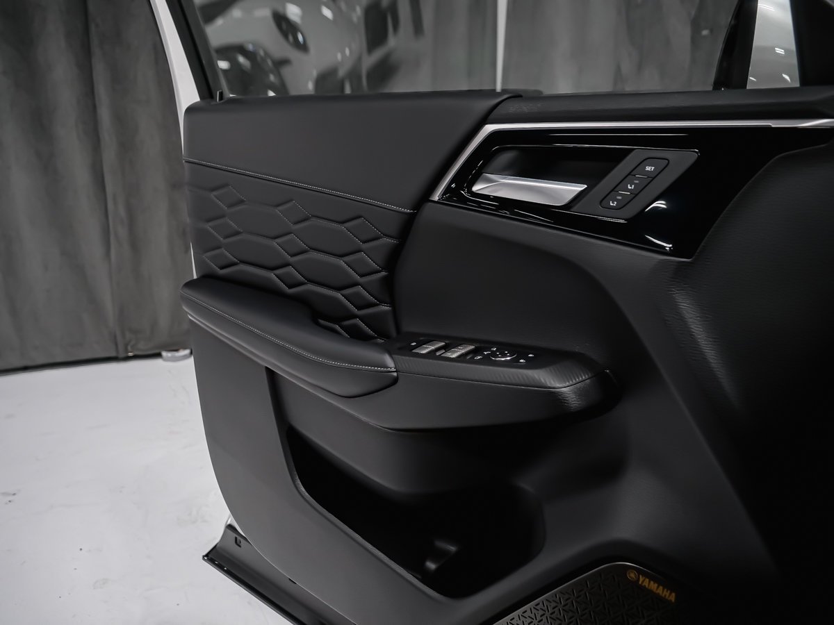 2026 Mitsubishi Outlander Plug-In Hybrid GT Black Diamond Premium Finish Montreal - photo #9
