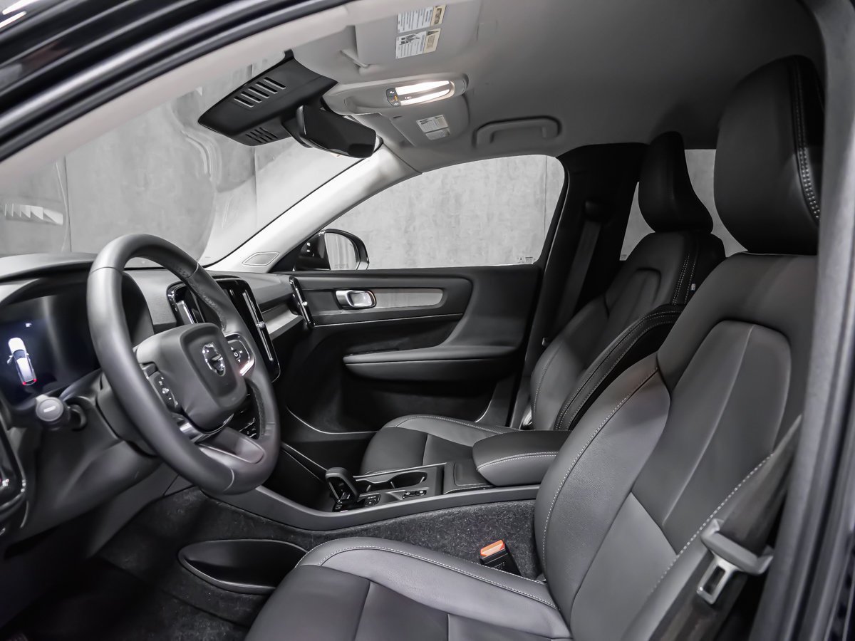 Volvo XC40 B5 CORE BRIGHT CLIMATE 2025 Noir Montréal - photo #10