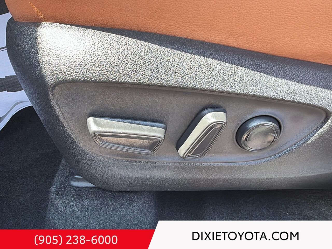 2024 Toyota Highlander PLATNIUM AWD / HEATED AND VENTIALTED SEATS / HEATED REAR SEATS / ALLOY WHEELS / MOONROOF / CARPLAY AND ANDROID AUTO Mississauga - photo #9