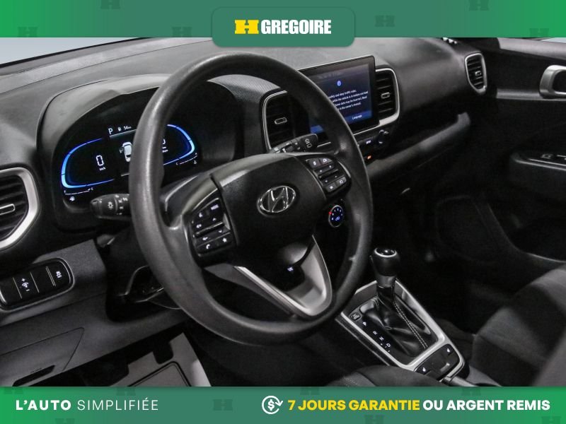 2024 Hyundai Venue White Laval - photo #11