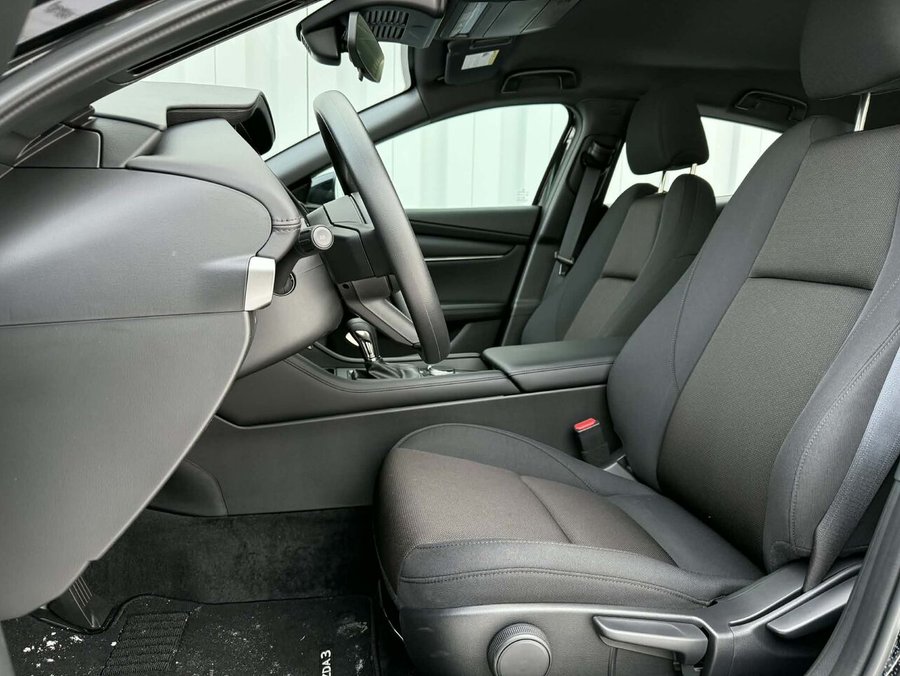 Mazda Mazda3 Sport Automatique, tout équipé, sièges chauffants, caméra de recu 2025 Rouge vibrant cristal métallisé