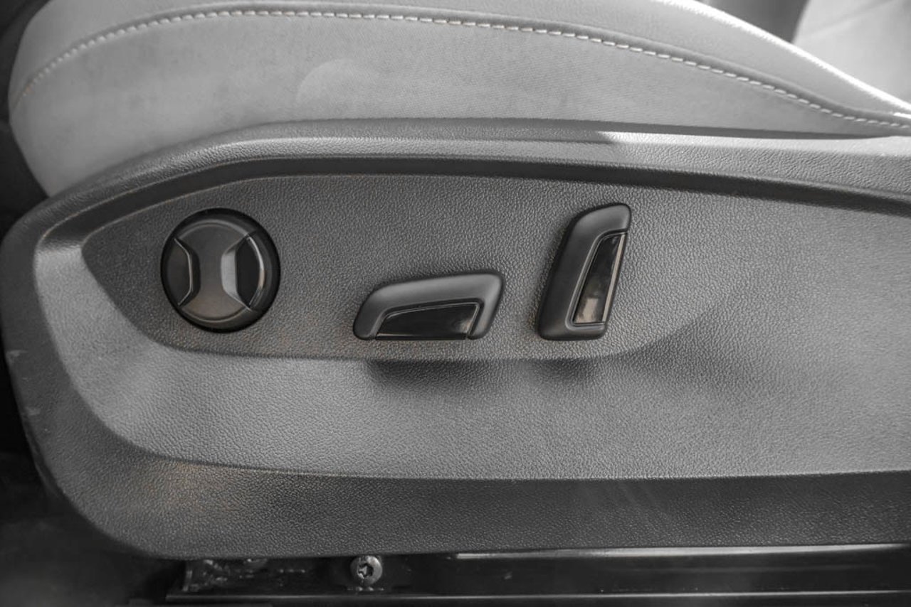 2024 Volkswagen Taos Comfortline 4MOTION Black Sherwood Park - photo #14