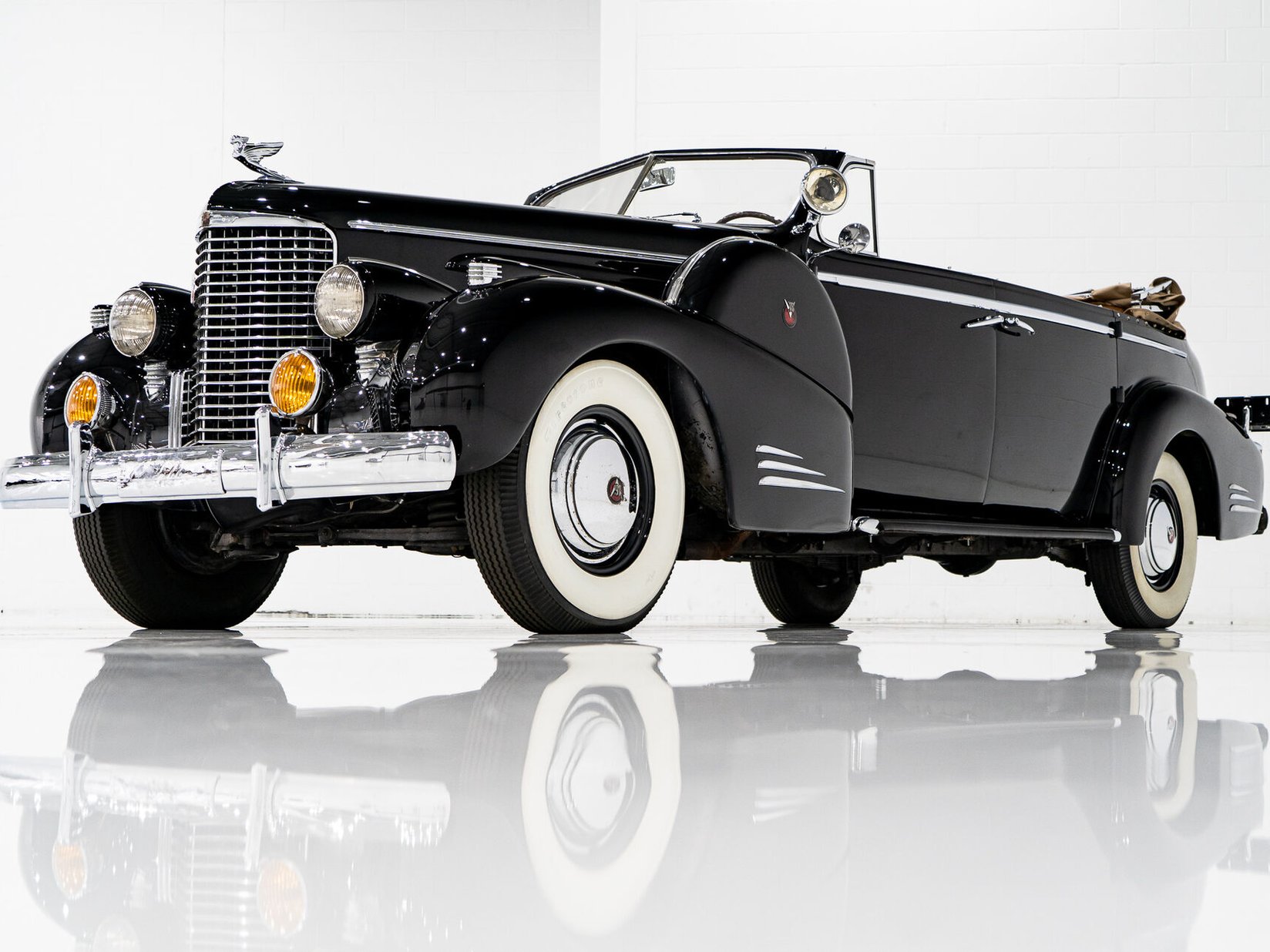 Cadillac Series 90 **PRICE IN USD**1 of 13 V16 1938 Noir Montréal - photo #25