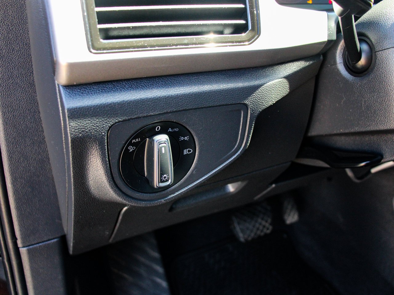 2020 Volkswagen Atlas Cross Sport Execline 3.6 FSI 4MOTION Black Sherwood Park - photo #17