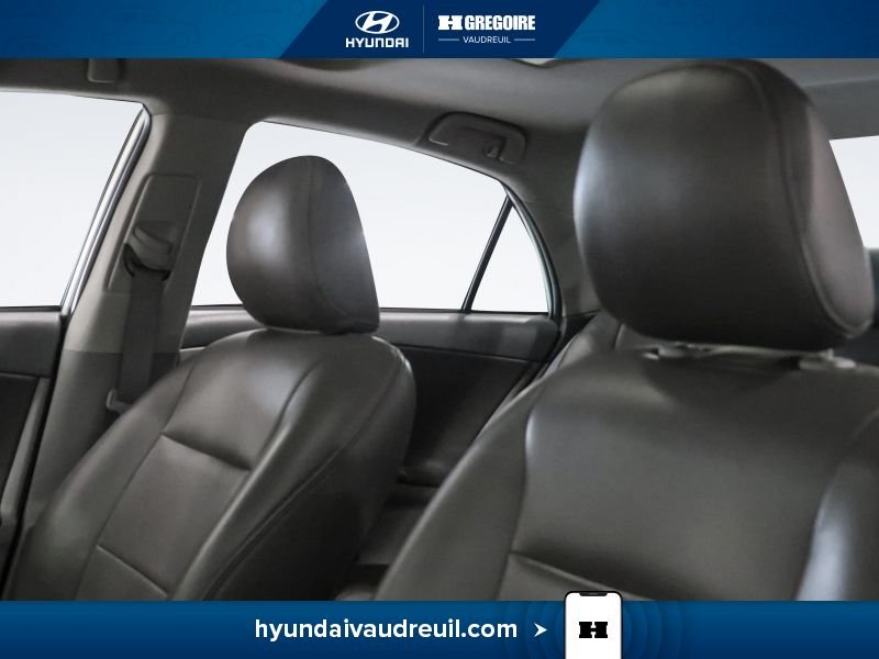 2009 Toyota Corolla White Saint-Eustache - photo #13