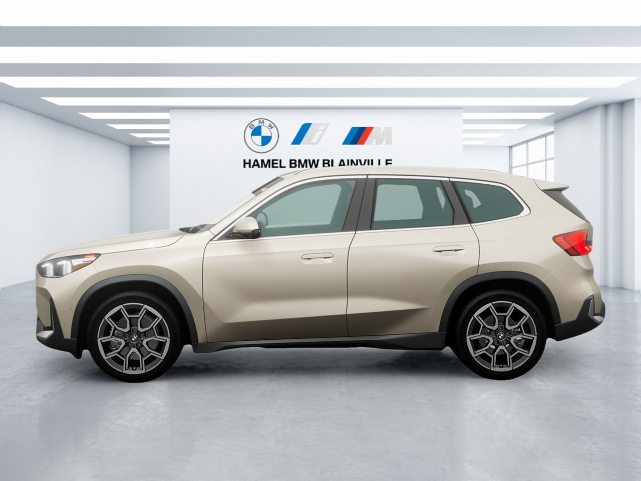 BMW X1 xDrive28i 2026 Gris pur givré métallique Blainville - photo #3
