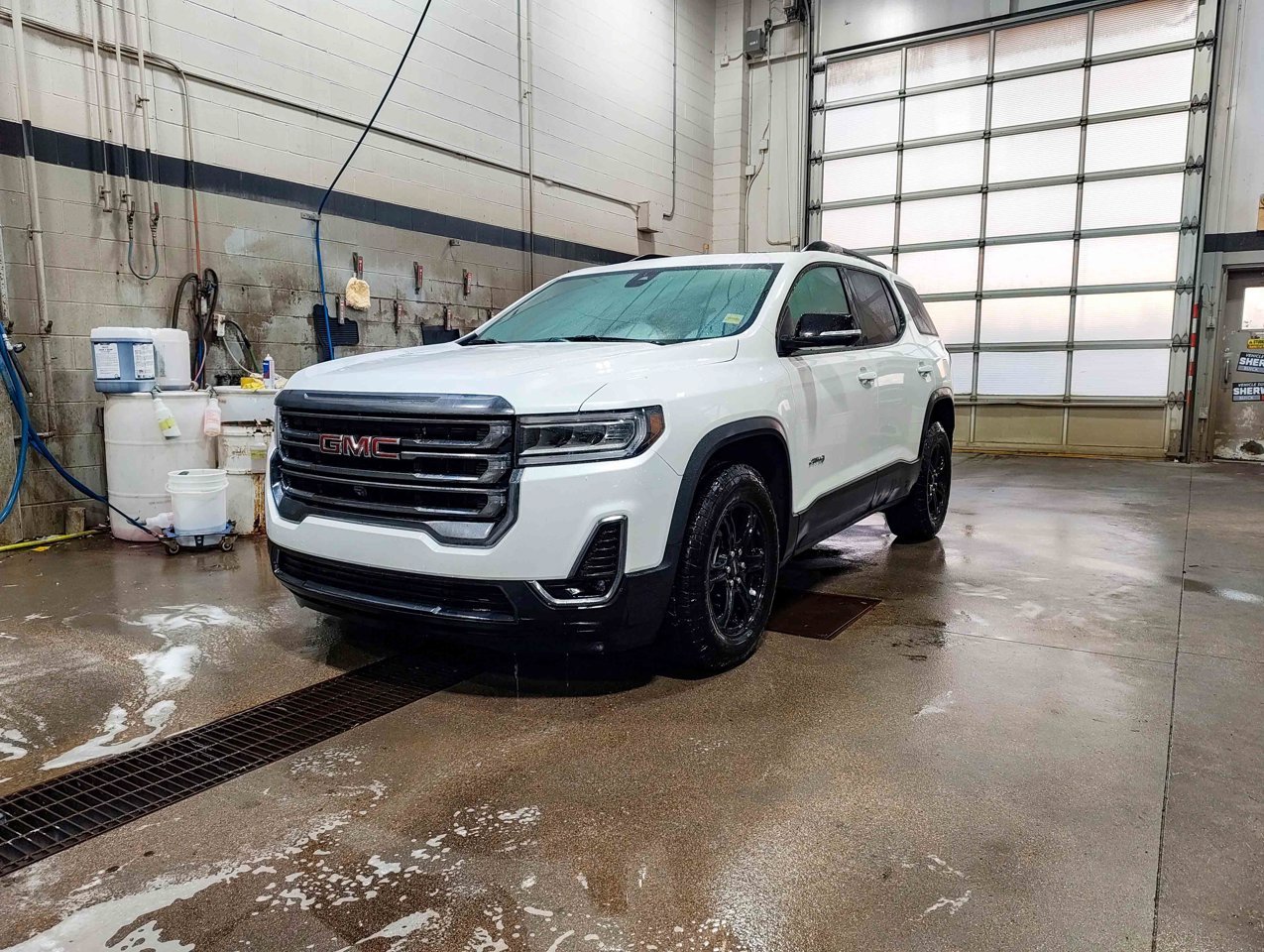 2023 GMC Acadia AWD 4dr AT4 White Sherwood Park - photo #3