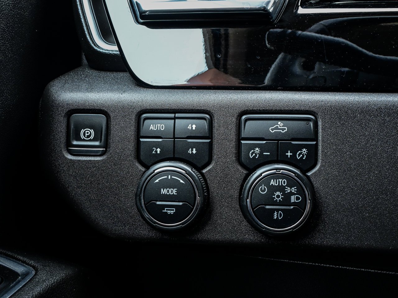 2024 Chevrolet Silverado 1500 4WD Crew Cab 147 RST Black Sherwood Park - photo #19