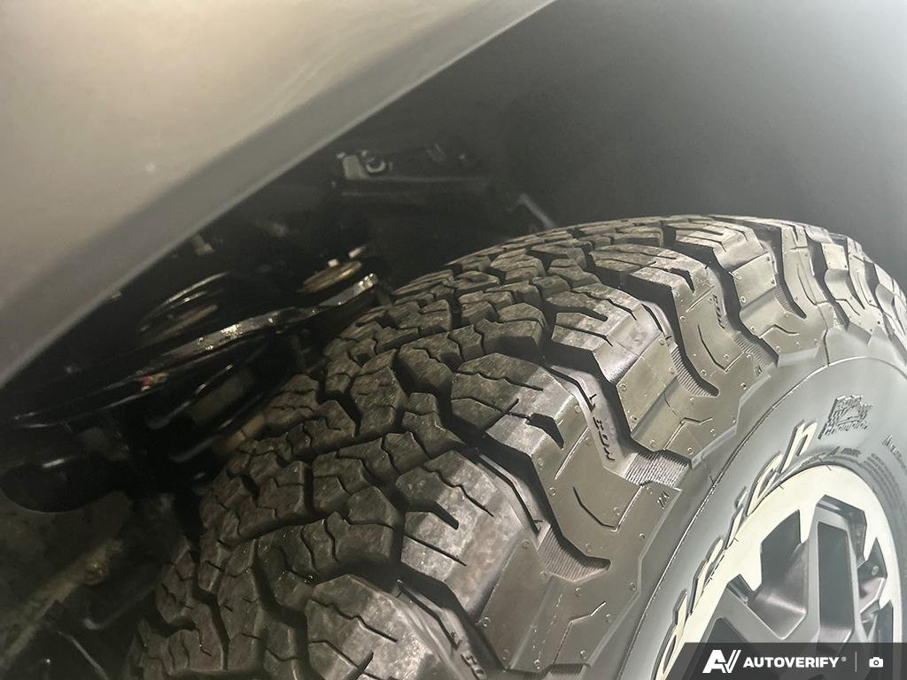 2025 Toyota Tacoma 2601947A | 4x4 Double Cab Auto 08W7 Blue Crush Metallic Edmonton - photo #6