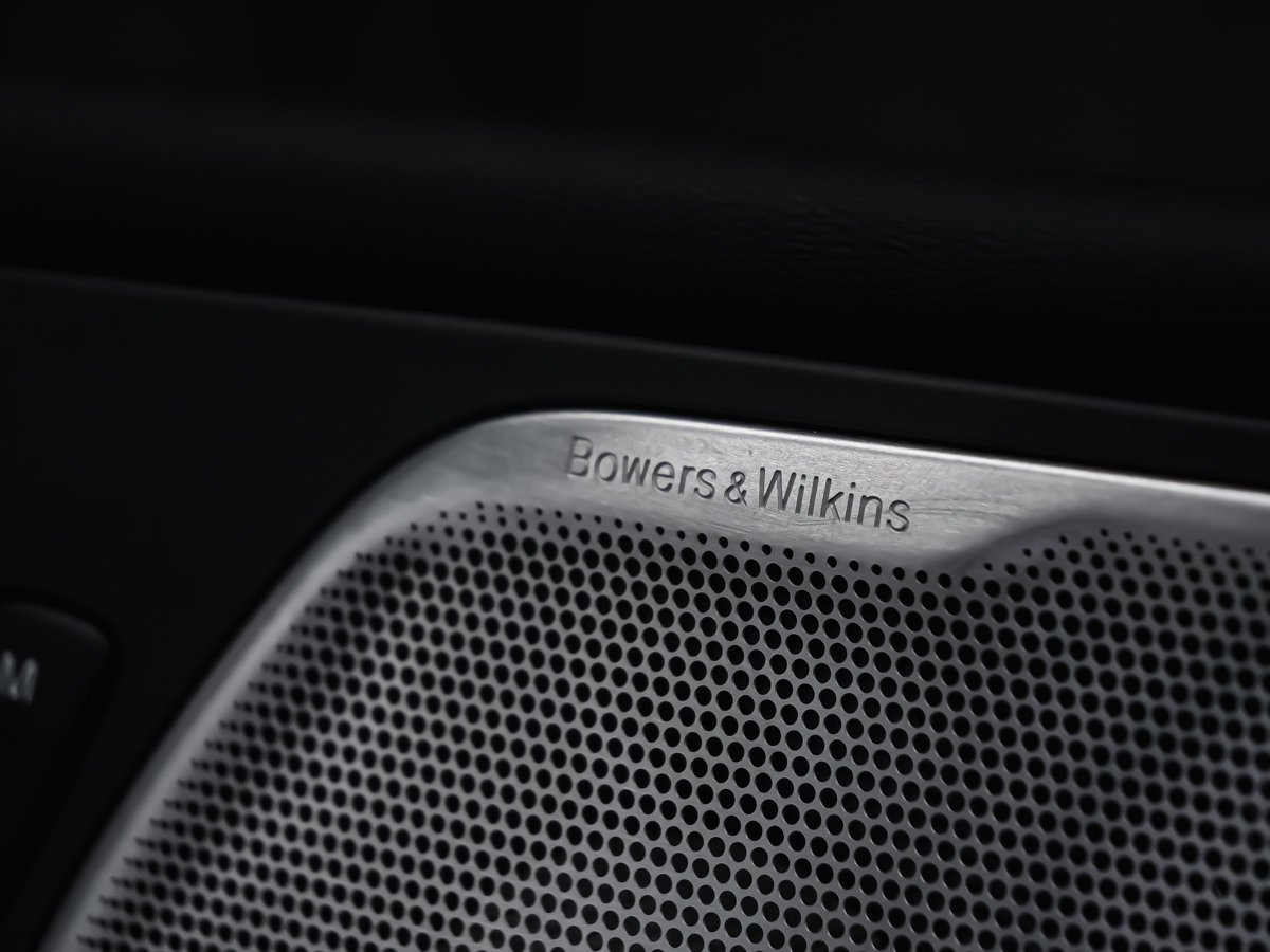 2022 Volvo XC60 Recharge T8 R-DESIGN CLIMATE BOWERS AIR SUSPENSION White Montreal - photo #10