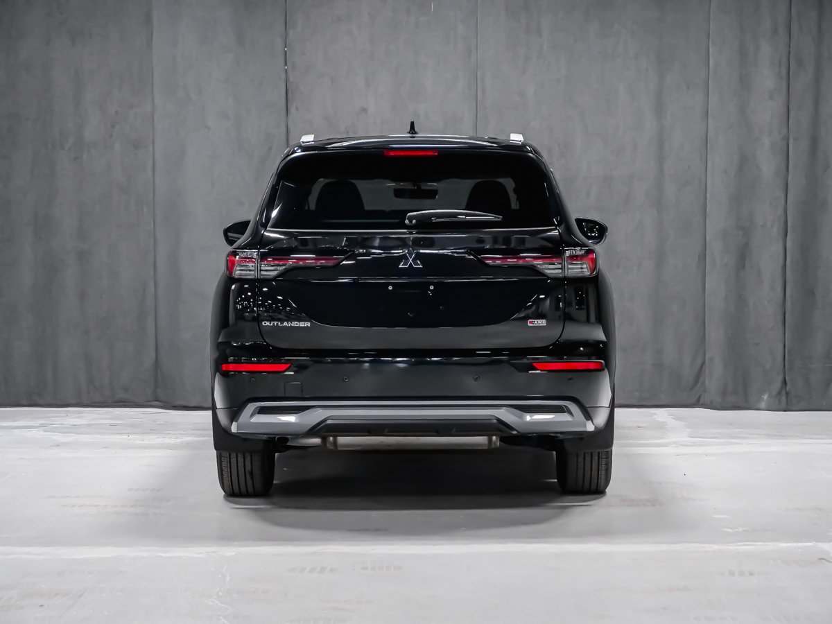 2026 Mitsubishi Outlander LE Black Diamond Montreal - photo #4