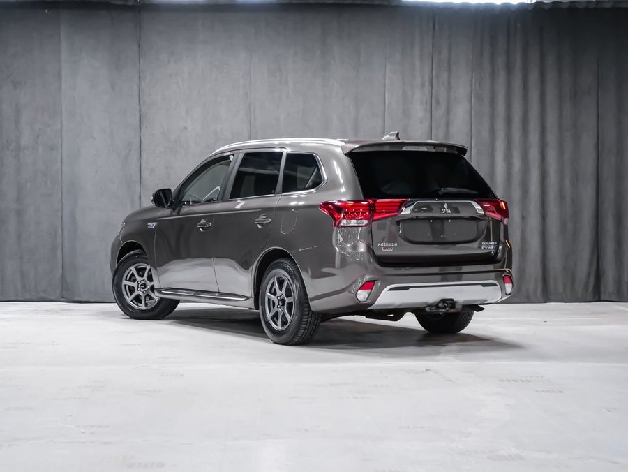2019 Mitsubishi Outlander Plug-In Hybrid SE Brown