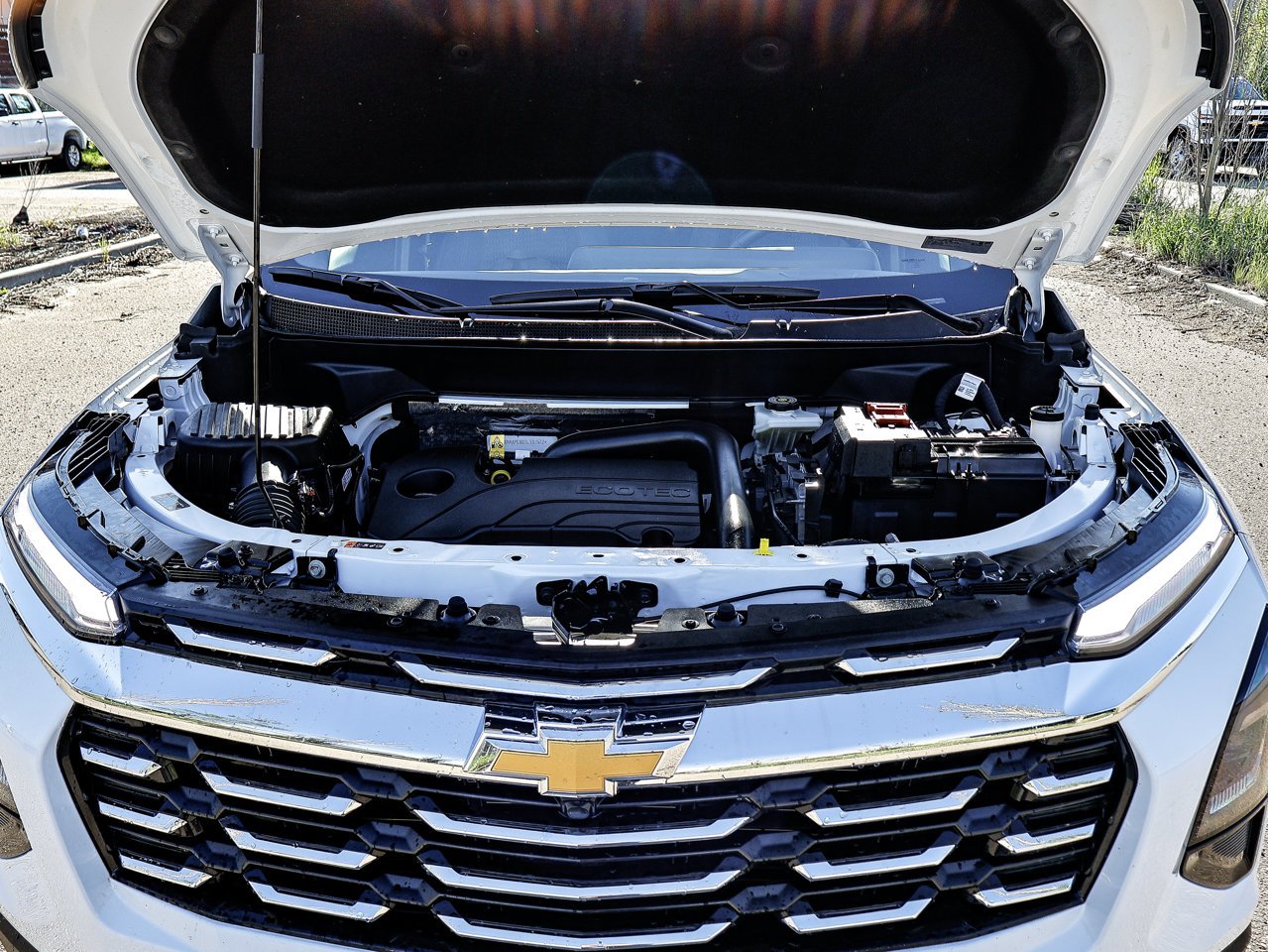 2026 Chevrolet Equinox AWD 4dr LT w/2LT White Sherwood Park - photo #8