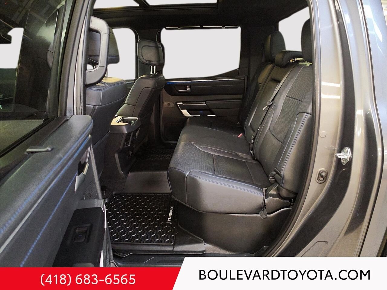 Toyota Tundra 531782-43 | PLATINUM CREWMAX, 4X4 2024 Gris magnétique métallisé Québec - photo #25