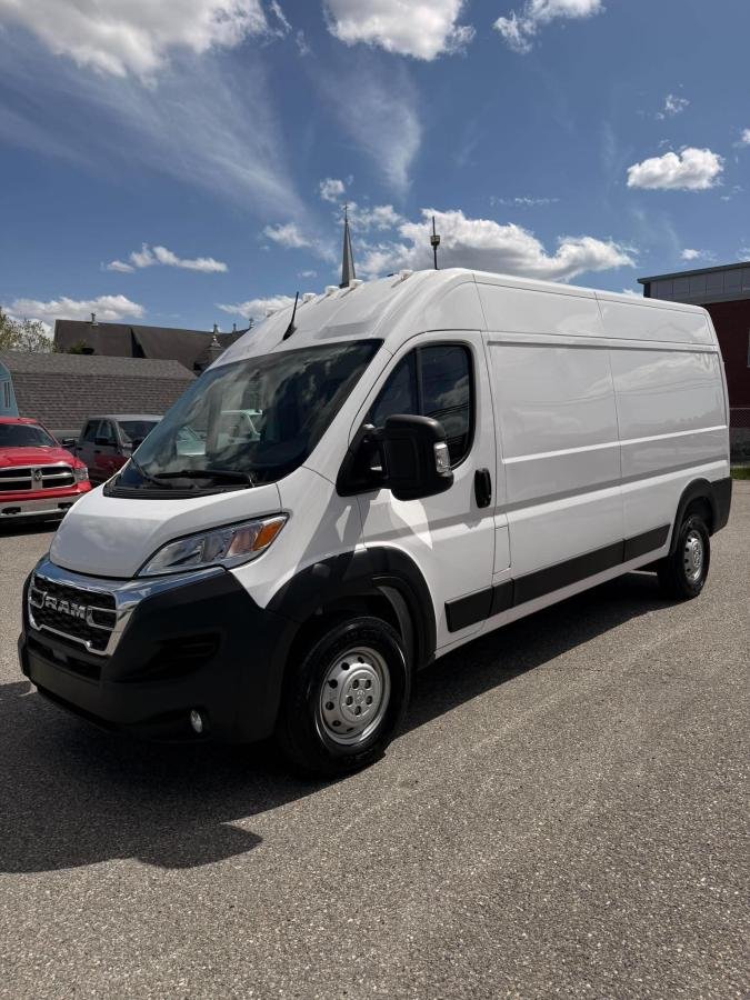 2025 RAM ProMaster Cargo Van White Lac Mégantic - photo #0