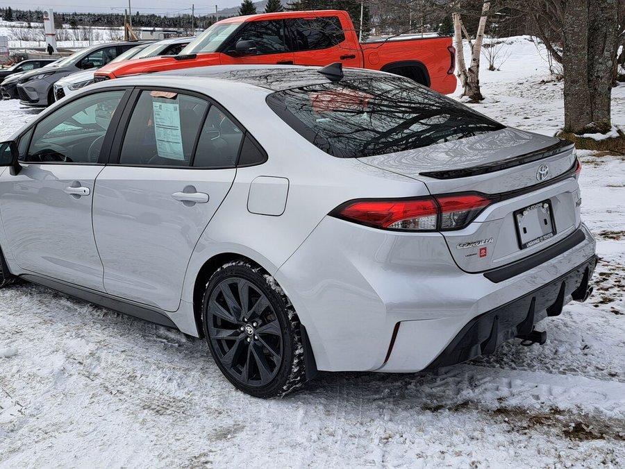 Toyota Corolla 2023 2023 Argent classique métallisé avec toit noir