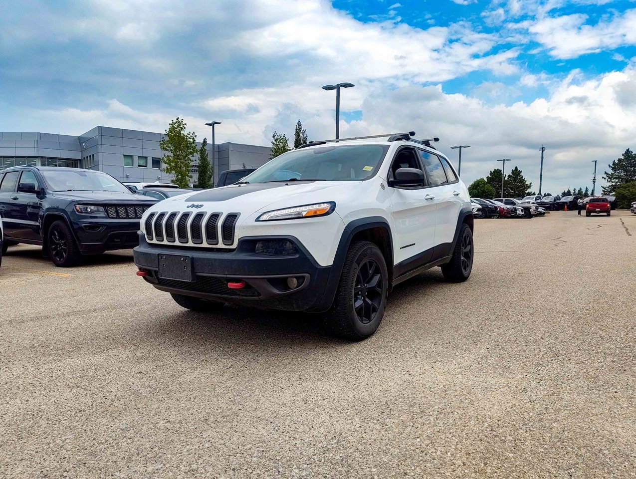 2017 Jeep Cherokee 4WD 4dr Trailhawk White Sherwood Park - photo #3