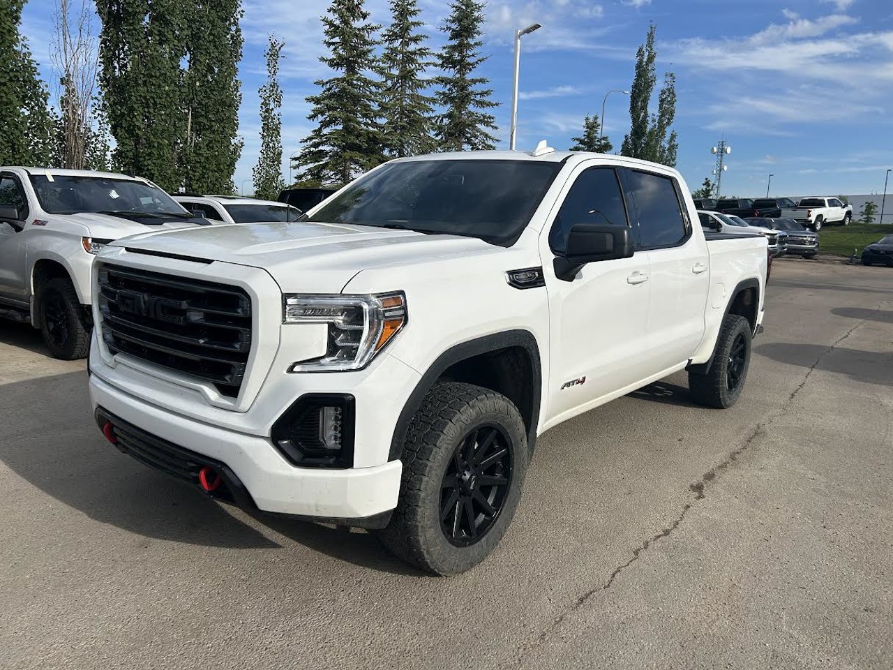 2021 GMC Sierra 1500 4WD Crew Cab 147 AT4 White Sherwood Park - photo #2