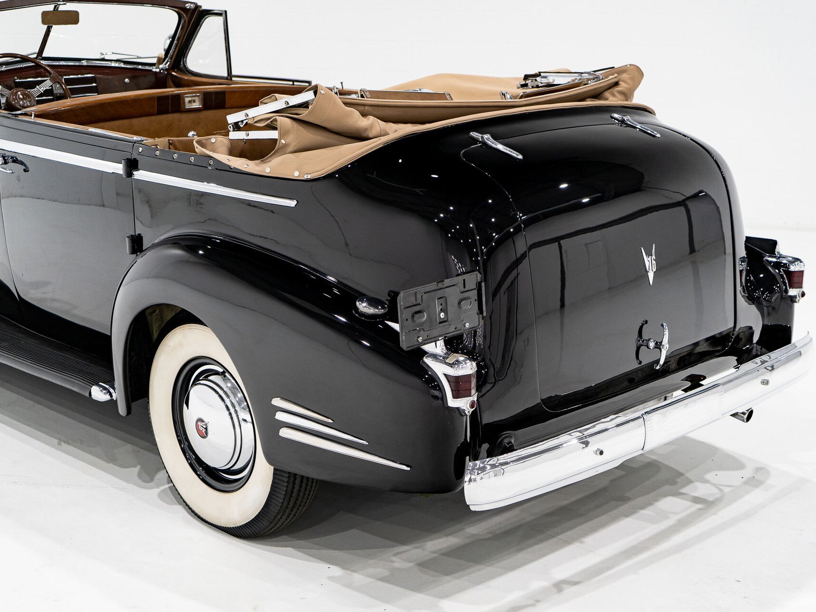 Cadillac Series 90 **PRICE IN USD**1 of 13 V16 1938 Noir Montréal - photo #45