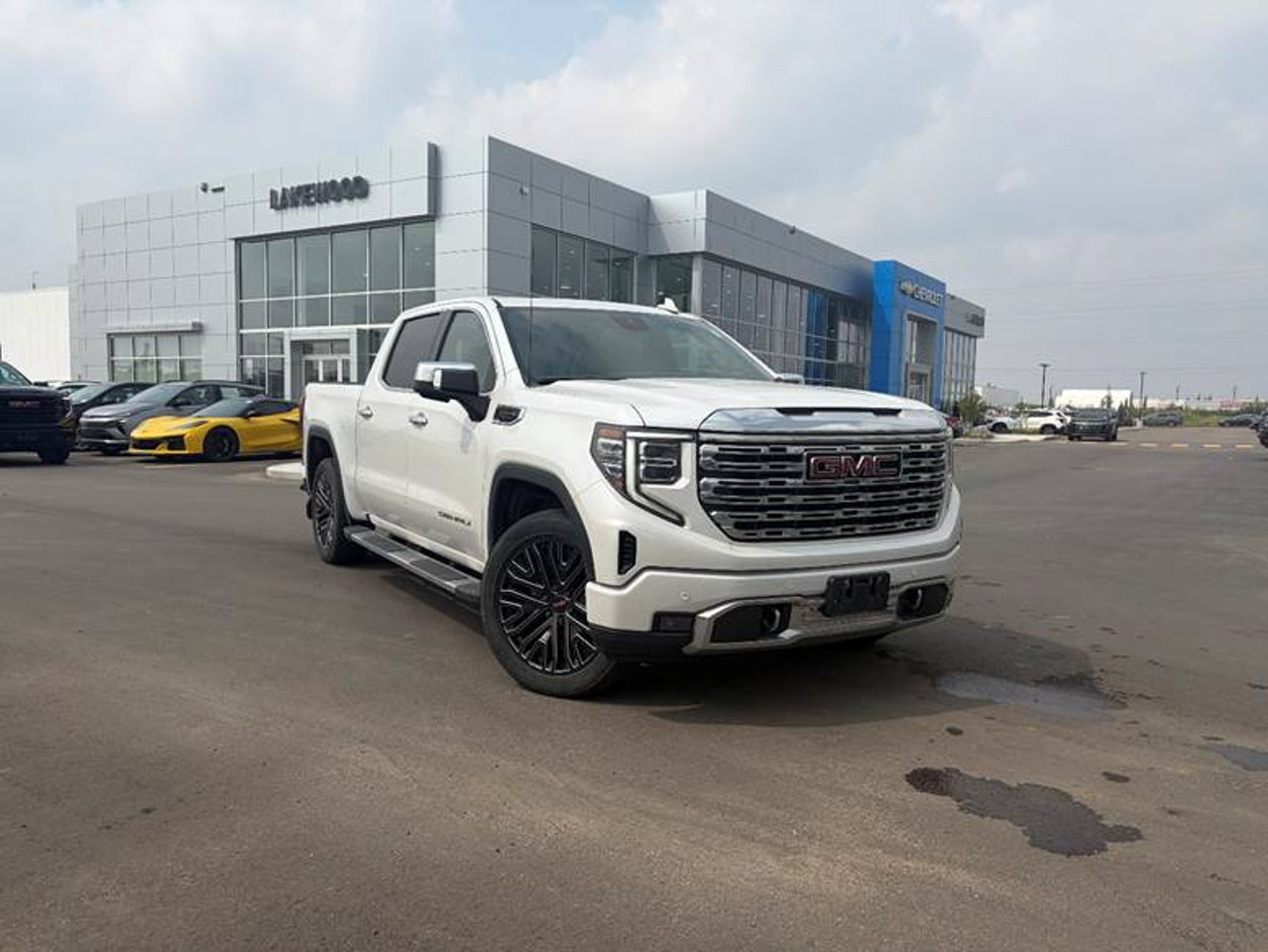 2024 GMC Sierra 1500 4WD Crew Cab 147 Denali White Sherwood Park - photo #1