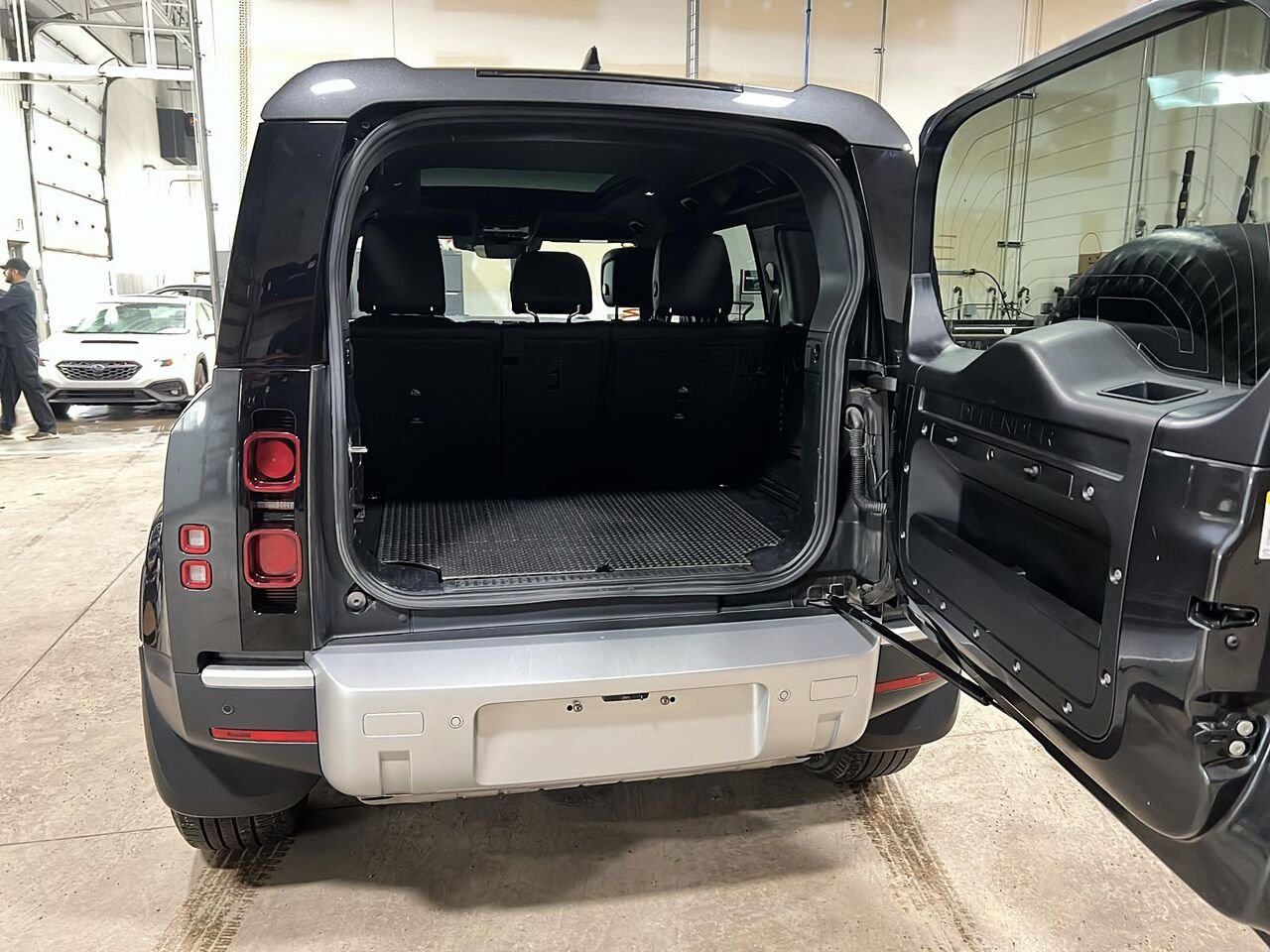 Land Rover Defender 2024 Gris Québec - photo #5