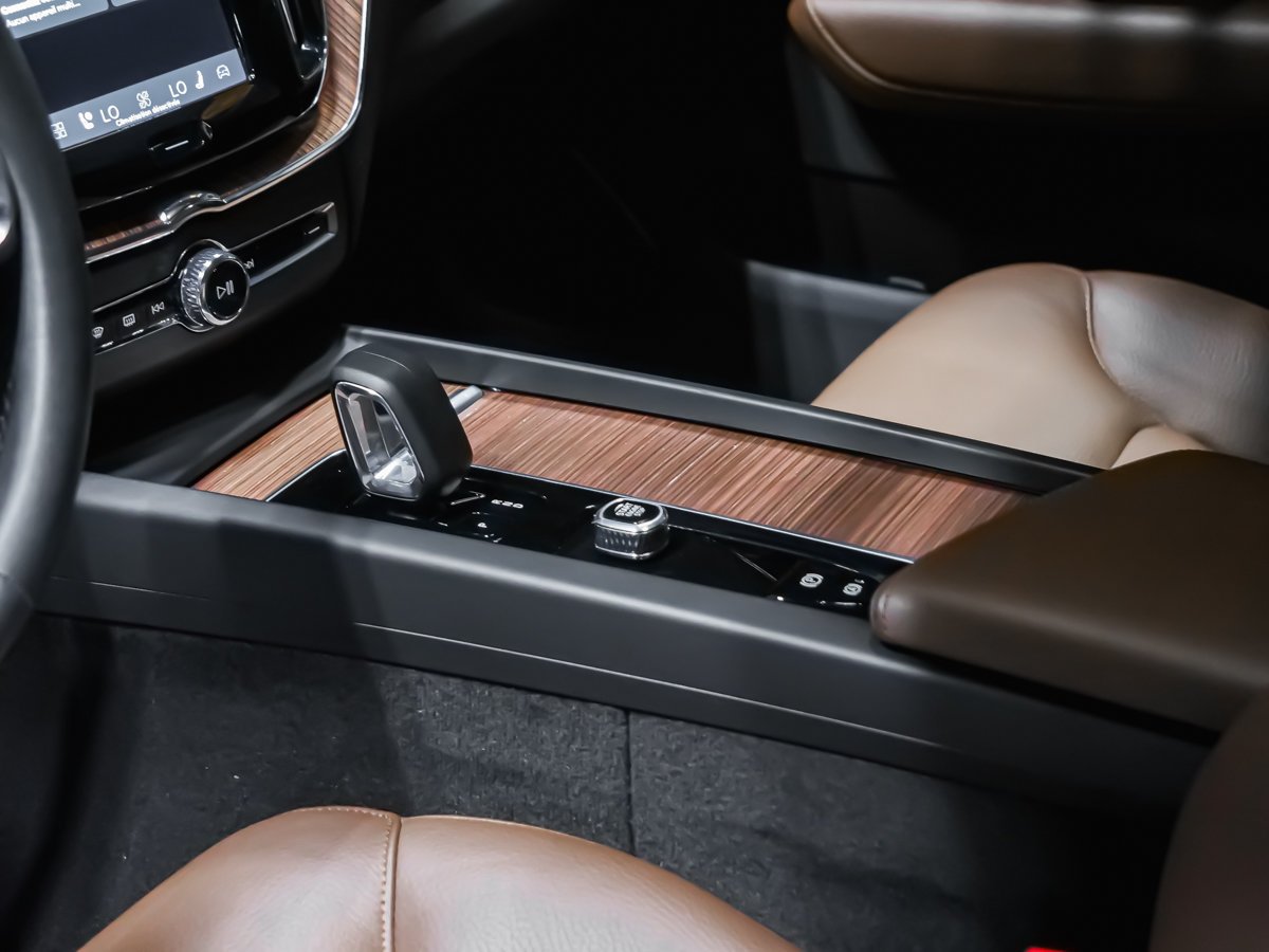 2024 Volvo XC60 B5 PLUS DARK CLIMATE Grey Montreal - photo #6